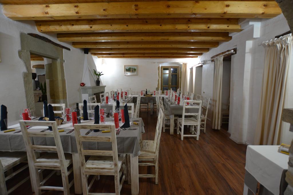 Abas Ristorante Pizzeria Affittacamere Ales Exterior foto
